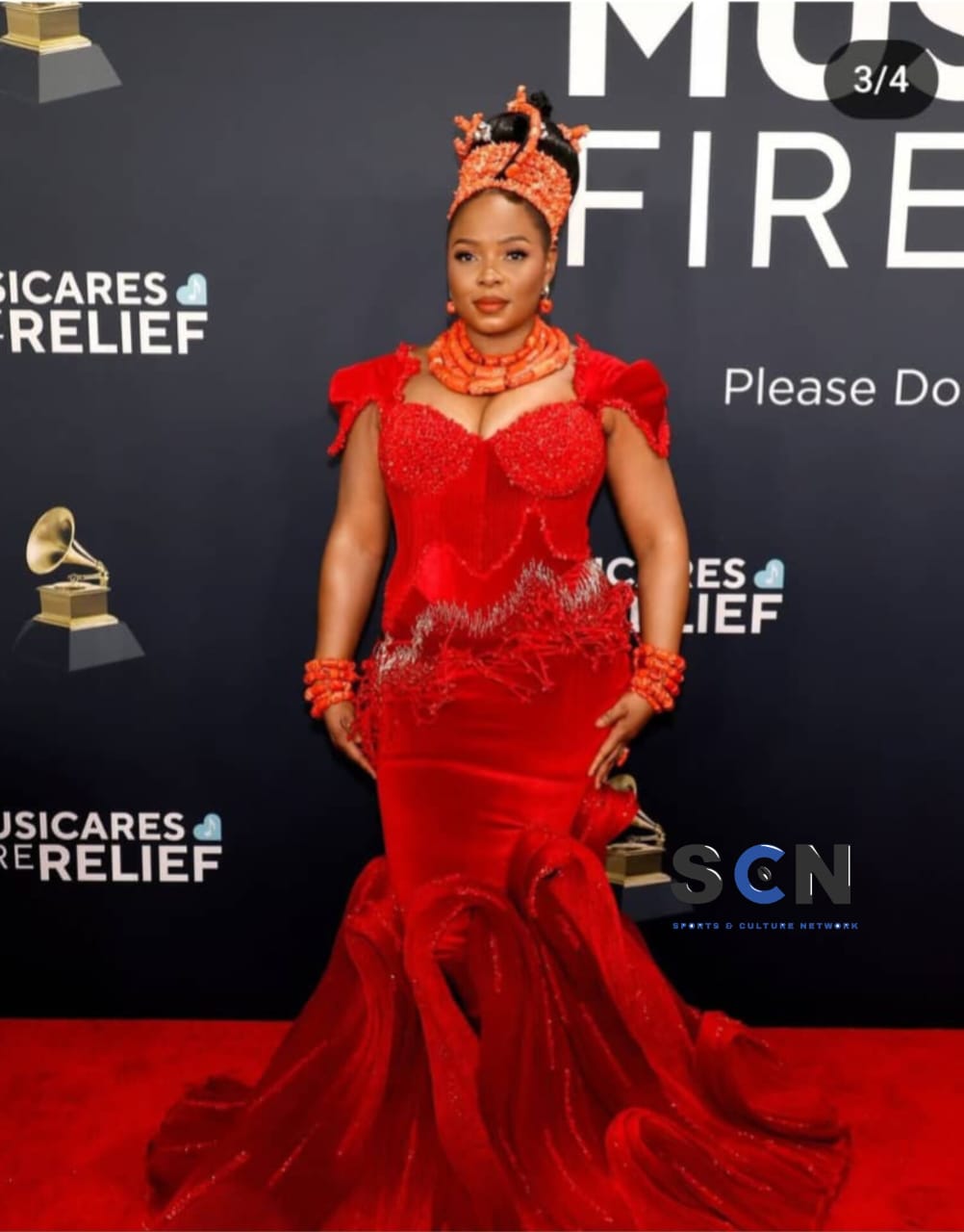 Grammy Awards : Le designer Camerounais Djec Fashion signe la tenue de Yemi Alade