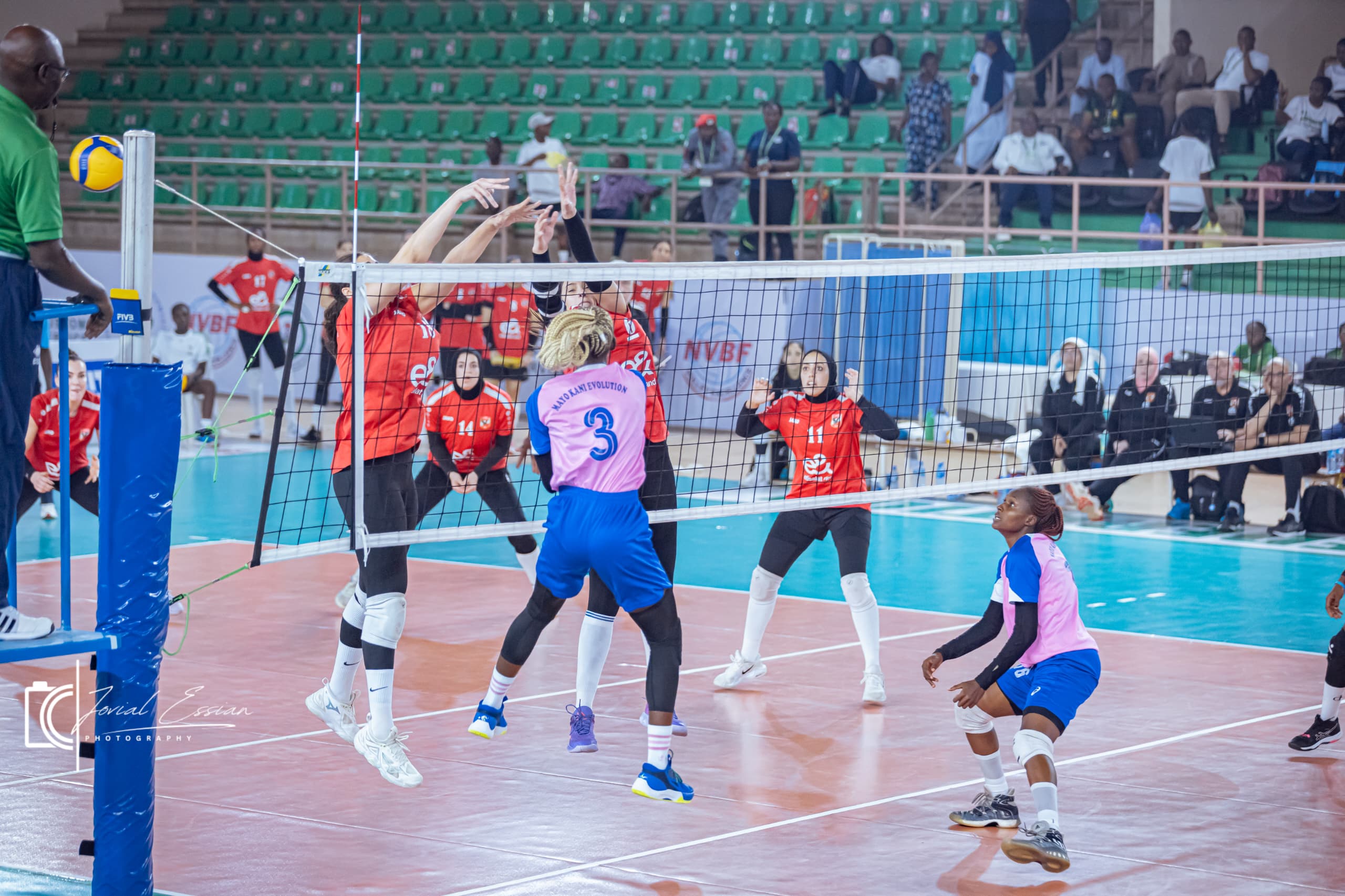 CHAMPIONNAT D'AFRIQUE DES CLUBS CHAMPIONS DE VOLLEY-BALL DAMES 2025 : MAYO KANI ÉVOLUTION TOMBE EN 8e DE FINALE