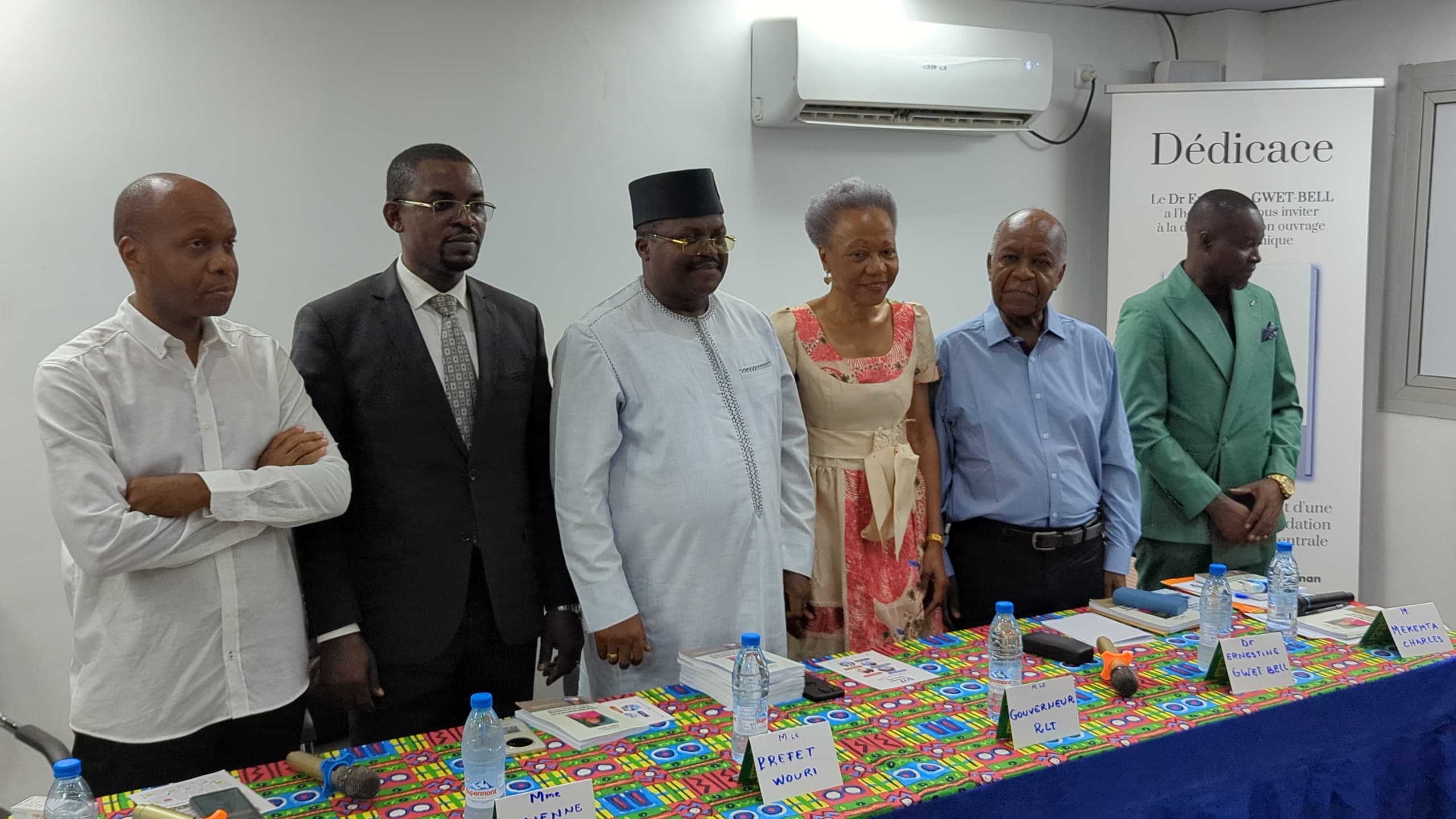 LITTÉRATURE : LE DR ERNESTINE GWET BELL DÉDICACE SON PREMIER LIVRE À DOUALA