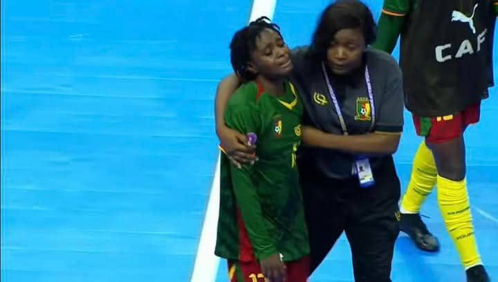 Les Lionnes indomptables du Cameroun de futsal ont connu une fin de parcours cruelle lors de la Coupe d’Afrique des Nations, en s’inclinant face à la Tanzanie en demi-finale avec un score de 3-2.