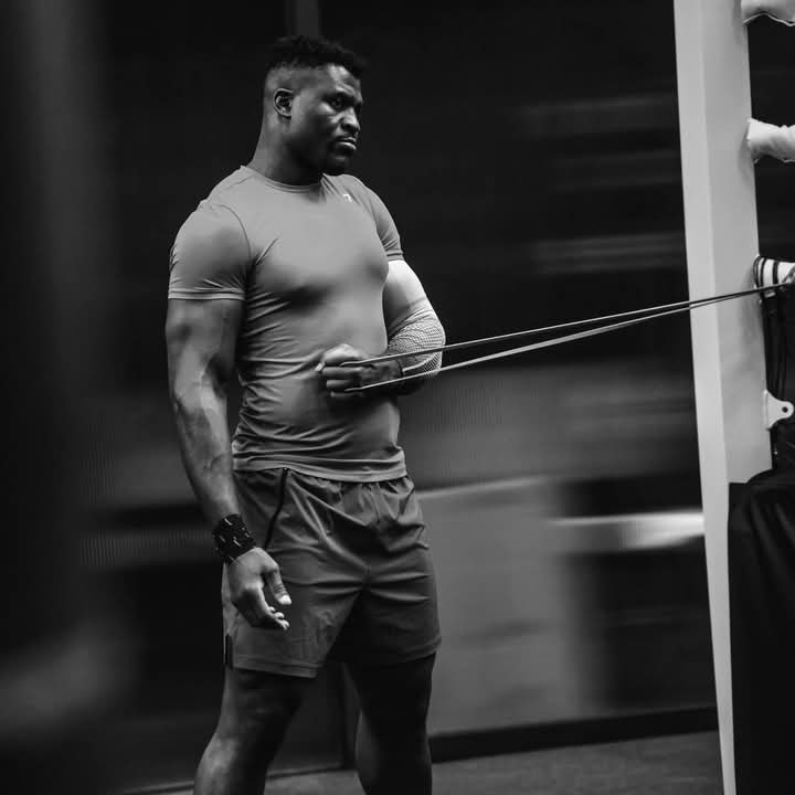 Francis Ngannou se Confie à TMZ sur le Tragique Accident de Yaoundé et son Soutien à la Famille