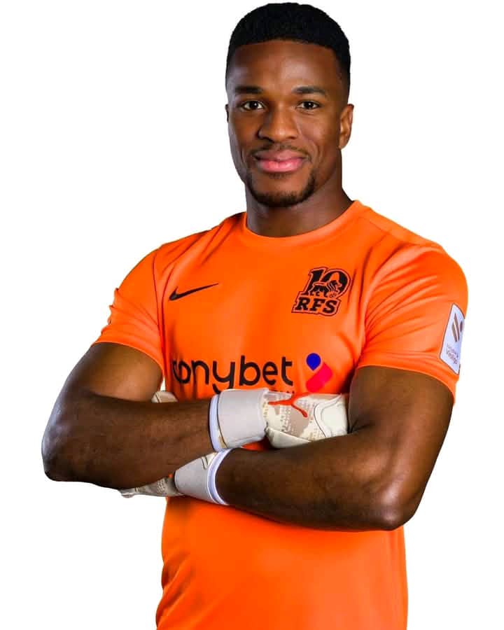 Un an après son arrivée au RFS Riga, Fabrice Ondoa ne va pas prolonger avec le club. Après une fin de saison difficile, le portier pense à une nouvelle aventure, un nouveau changement dans sa carrière.