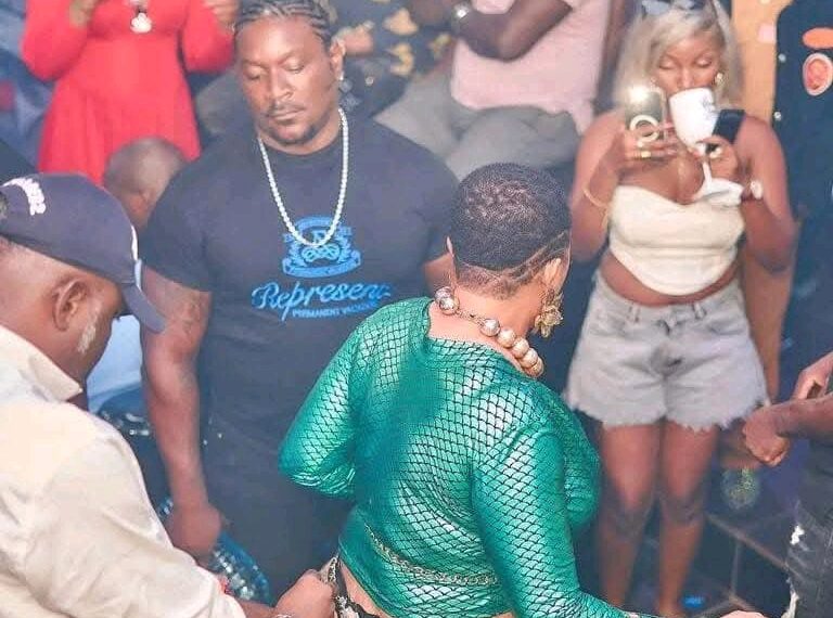 Tenues de scène au Cameroun : entre exigences du métier et regards du public