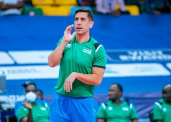 Paulo de TERSO MILAGRES : aux commandes du volley-ball féminin