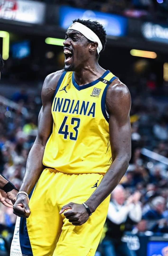 PASCAL SIAKAM AU-DESSUS DE LA MÊLÉE !