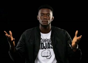 Arrache Clou monte sur scène : “Je Wanda !”, un premier one man show entre humour de rue et satire sociale