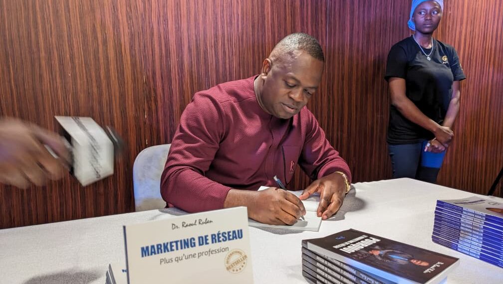 Business : le Dr. Raoul Ruben démystifie le markéting de réseau avec deux livres