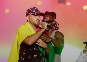 Aloch237 reçoit le Prix Unité à travers la Musique aux Cameroon Youth Awards 2025