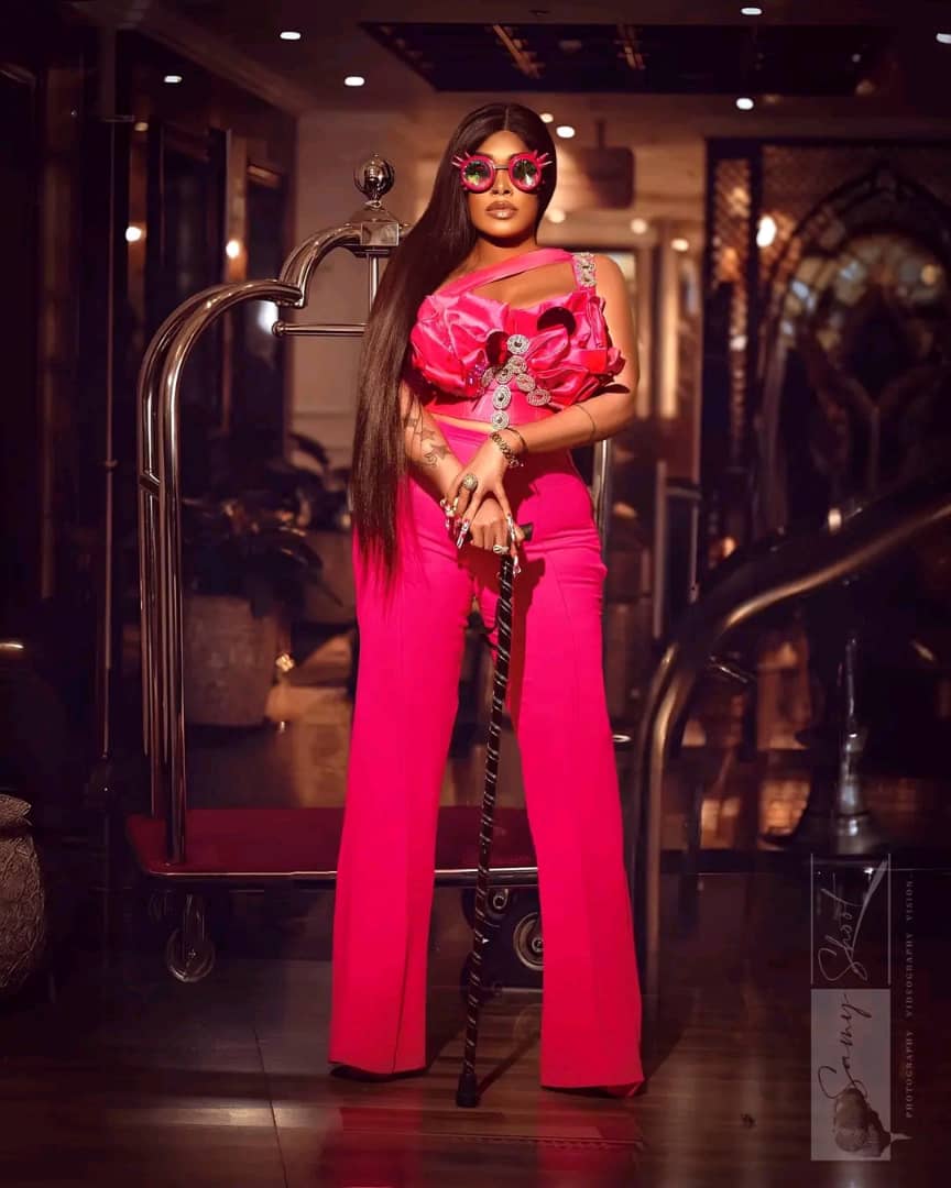 Coco Argentée en tournée canadienne : la diva camerounaise prépare un show galactique