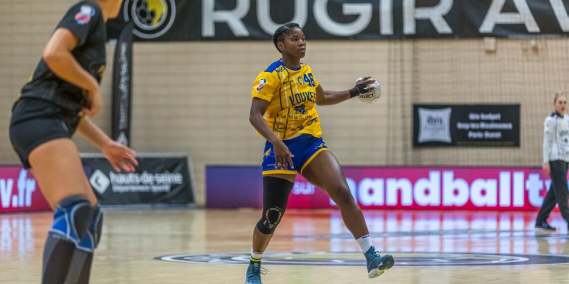 Handball : Paola Ebanga, une Lionne au cœur de la bataille malgré la défaite de Saint-Armand