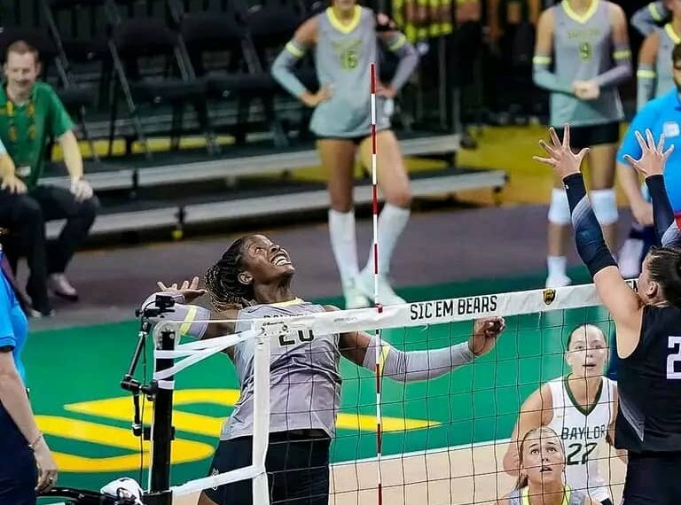 NCAA VOLLEYBALL : Manuela Bibinbe et Baylor domptent Northwestern au tie-break
