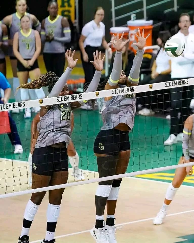 NCAA VOLLEYBALL : Manuela Bibinbe et Baylor domptent Northwestern au tie-break