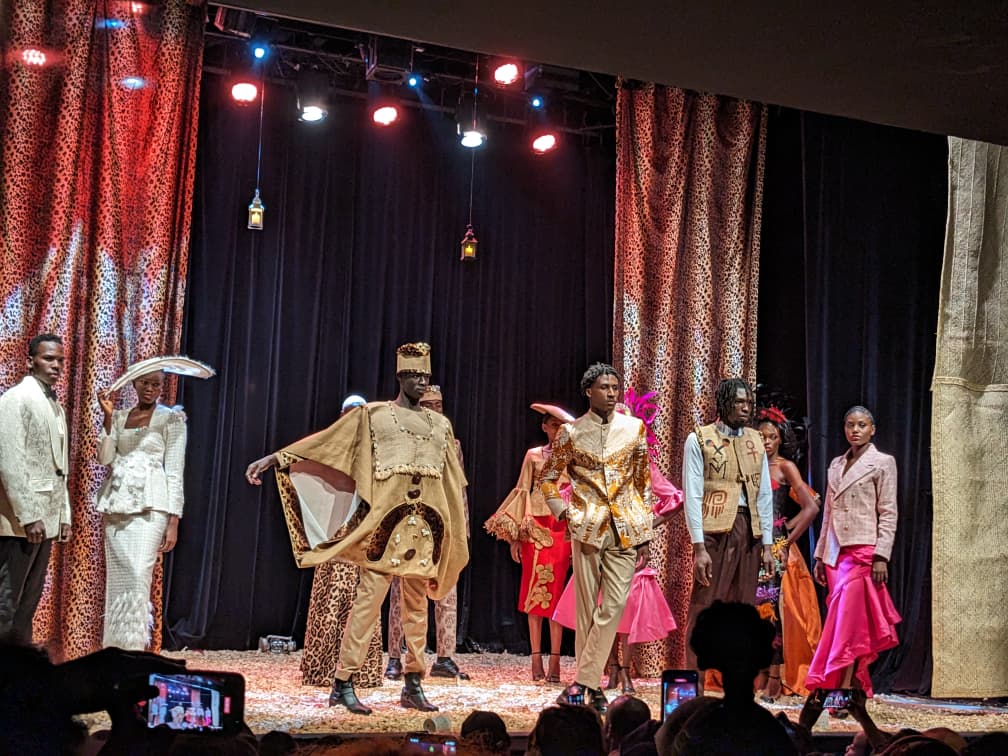 Mboti Week : Moan Yesus hisse la culture Ekang au rang de haute couture internationale avec Akuma