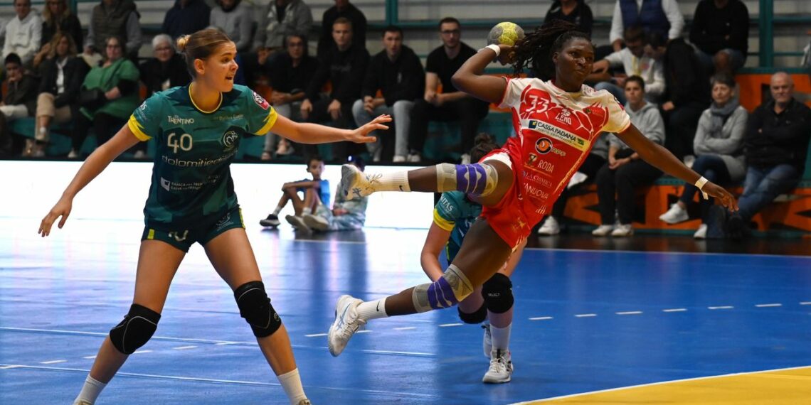 Handball Série A1 italienne féminine : Leaticia Petronie Ateba, le bras gauche qui fait rêver Leno