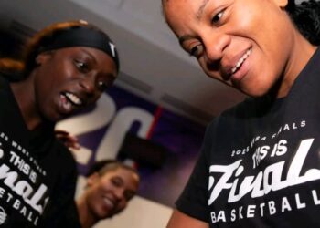 WNBA PLAYOFFS : les Phoenix Mercury rallient la finale, Monique Akoa-Makani écrit l’histoire