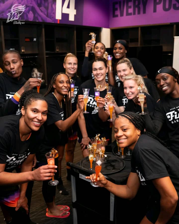 WNBA PLAYOFFS : les Phoenix Mercury rallient la finale, Monique Akoa-Makani écrit l’histoire