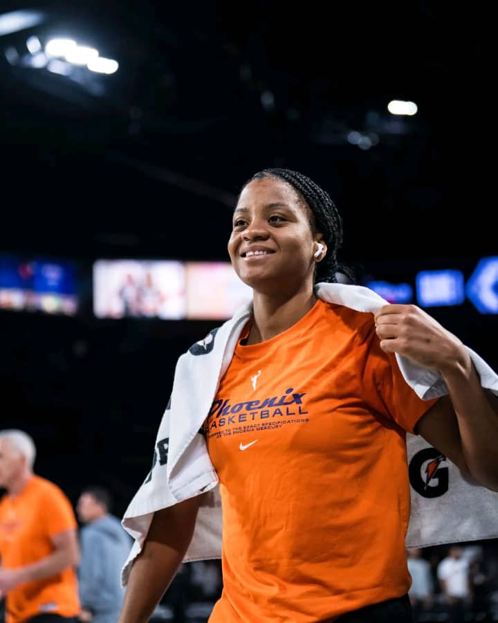 WNBA Finals 2025 – Game 1 : Phoenix Mercury tombe de justesse, mais Monique Akoa-Makani illumine la nuit de Las Vegas 
