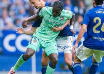 Lions Indomptables : Karl Etta Eyong, la menace grandissante pour Vincent Aboubakar