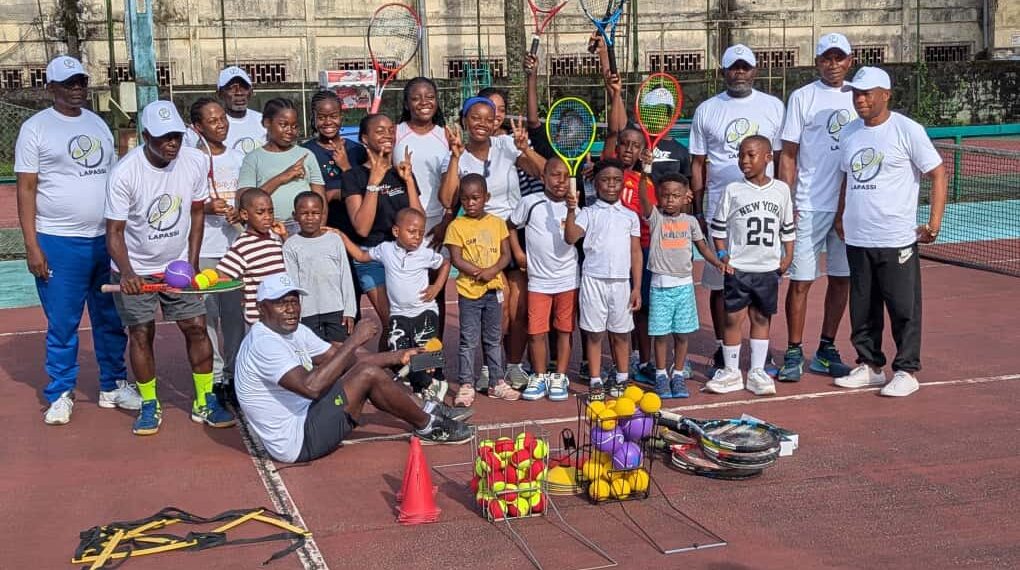 Des courts aux rêves : le tennis jeune camerounais prend son envol à Douala