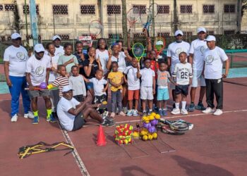 Des courts aux rêves : le tennis jeune camerounais prend son envol à Douala