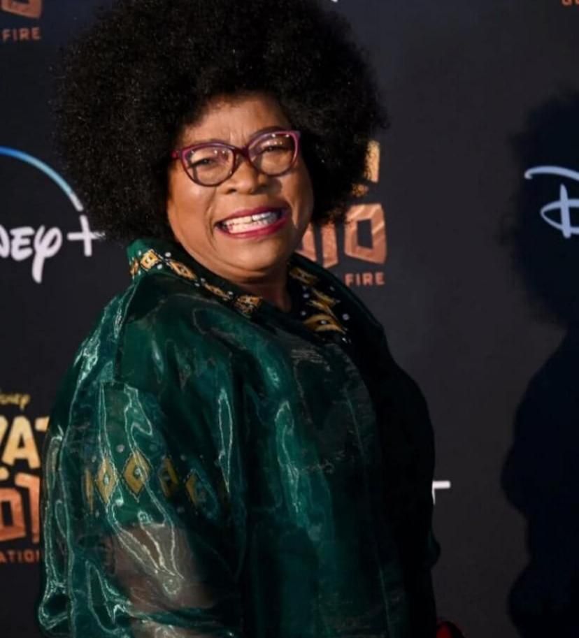 Alors que le mois d’octobre est dédié à la lutte contre le cancer du sein, la rédaction de SCN revient sur les parcours inspirants de 05 célébrités africaines qui ont surmonté le cancer du sein. De la peur au courage, leur voix résonne plus que jamais.