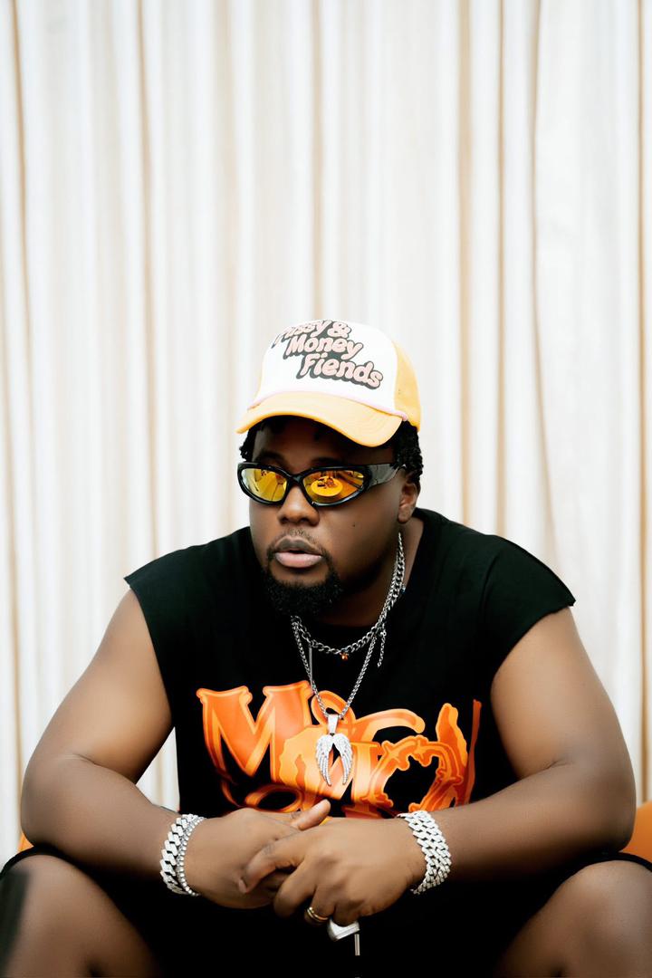 Kocee chante la paix : “Le changement viendra, mais pas dans le feu”