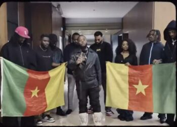 Kocee chante la paix : “Le changement viendra, mais pas dans le feu”
