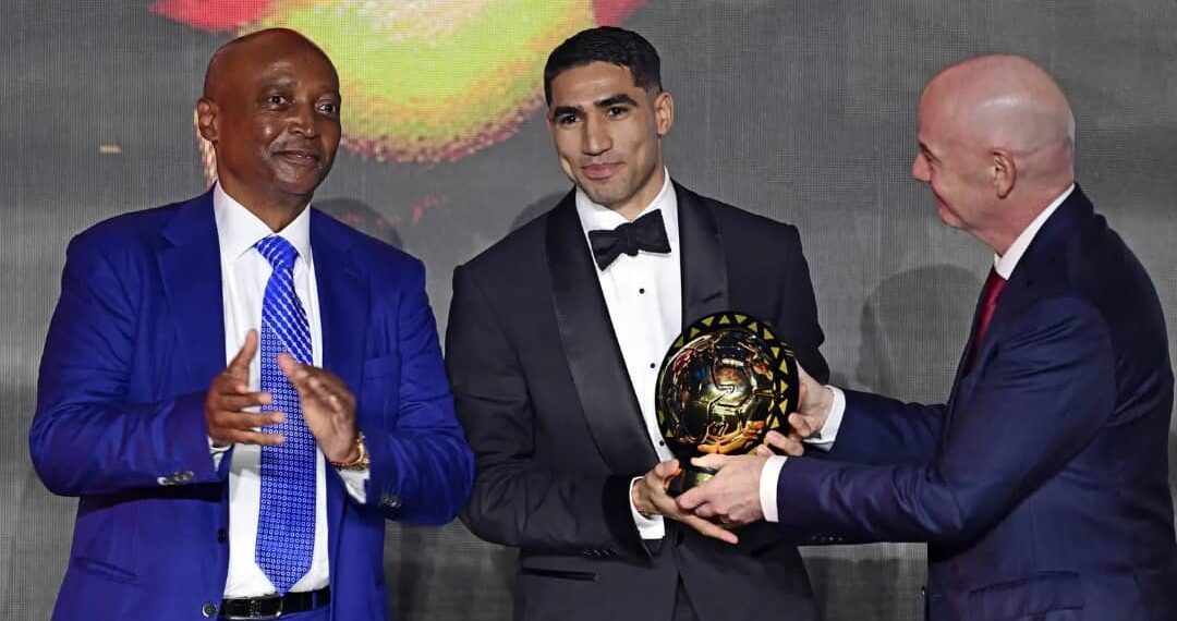 Hakimi sur une jambe, mais au sommet : le Marocain sacré Ballon d’Or africain 2025