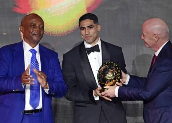 Hakimi sur une jambe, mais au sommet : le Marocain sacré Ballon d’Or africain 2025