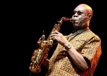 Manu Dibango : la famille met en garde contre les collectes frauduleuses autour de sa sépulture