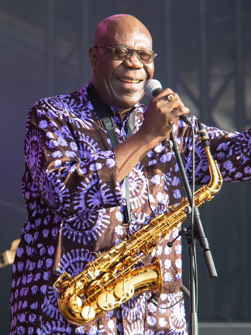 Manu Dibango : La famille met en garde contre les collectes frauduleuses autour de sa sépulture
