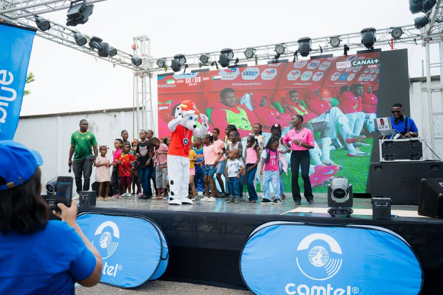 Instant Blue à Douala : quand l’esprit de Noël rencontre la ferveur des Lions