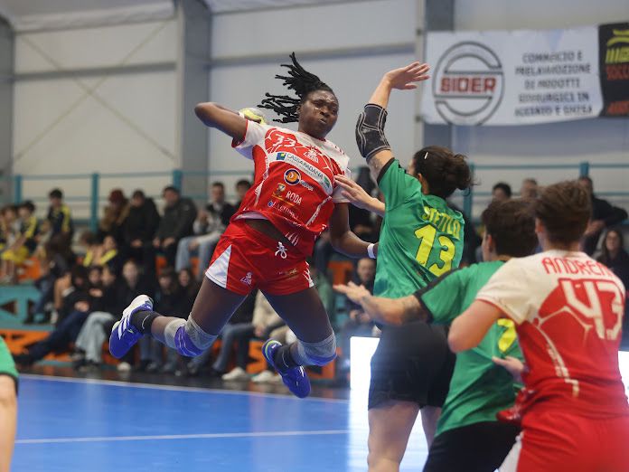 Handball Série A1 Italienne Féminine : le bras droit en or d’Ateba relance Leno à la reprise