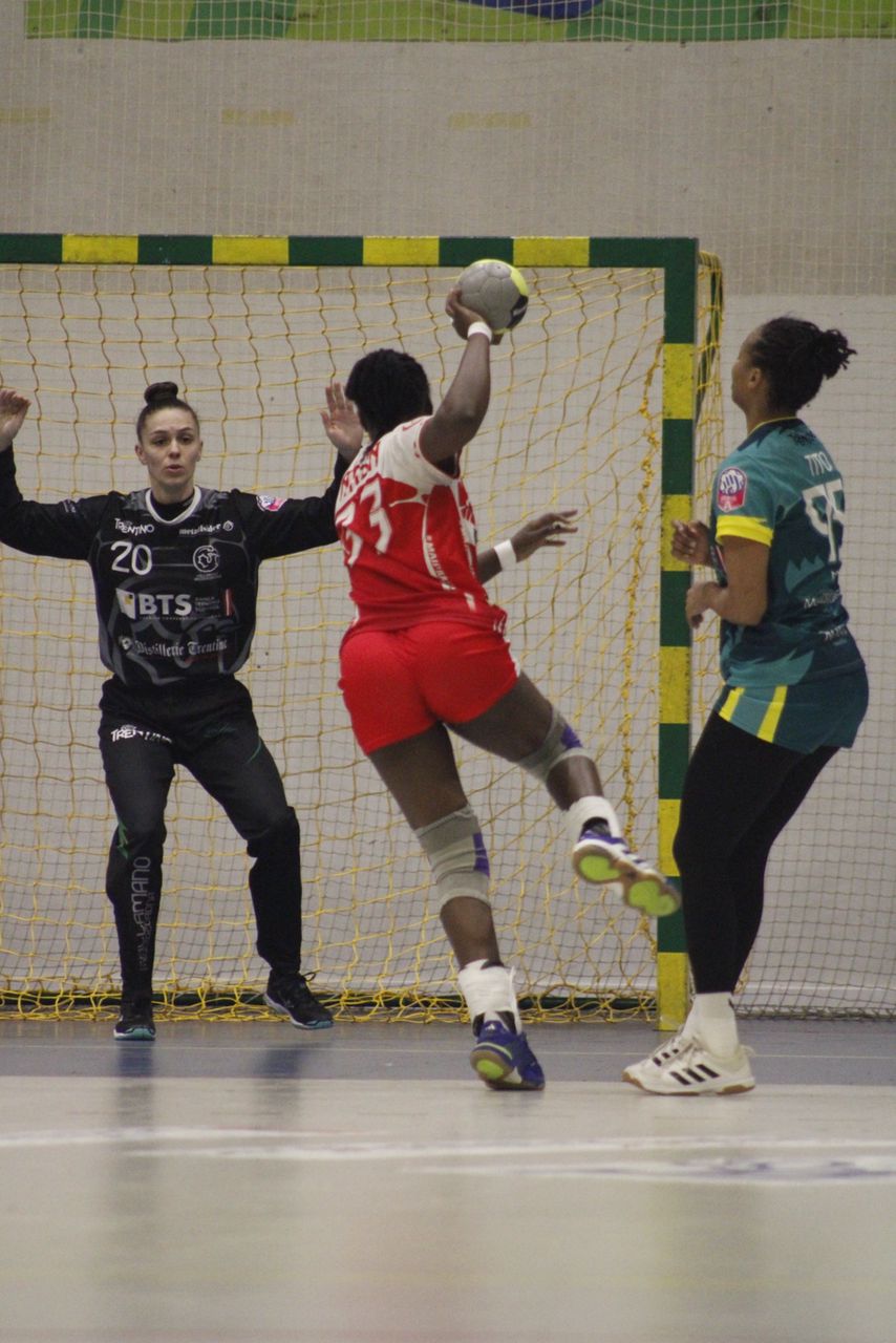 Série A1 féminine italienne de handball : Ateba intenable, Leno triomphe à Mezzocorona