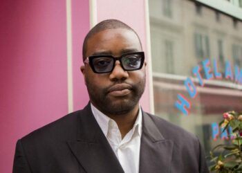 Décoration : le Camerounais Emeric Tchatchoua nommé chevalier de l’ordre des Arts et des Lettres en France