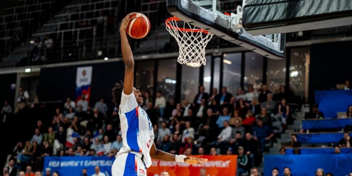Basket : la Franco-Camerounaise Dominique Malonga réussit un dunk historique avec la France