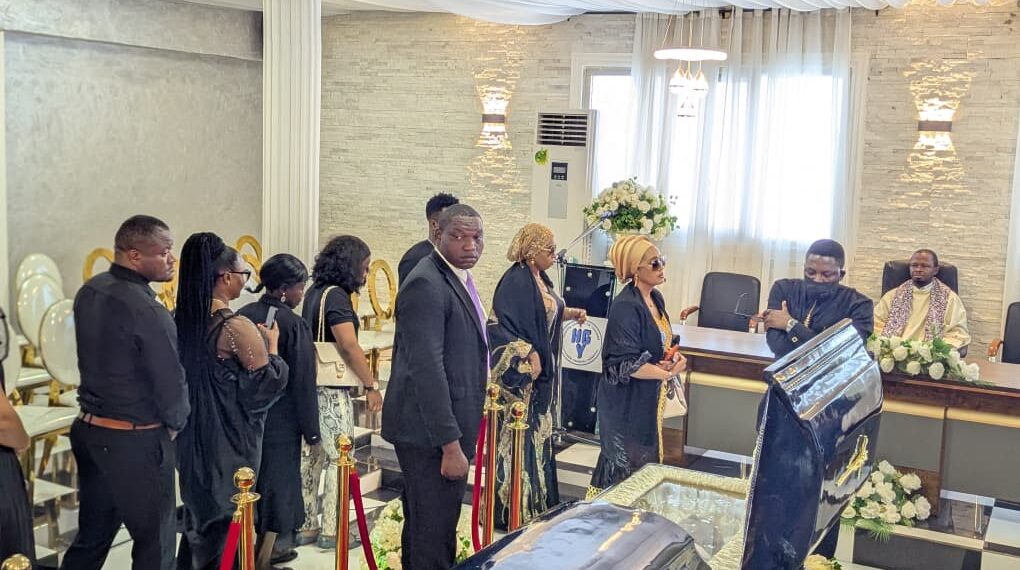 Nécrologie : Yaoundé rend un ultime hommage au journaliste Arnaud Nguefack