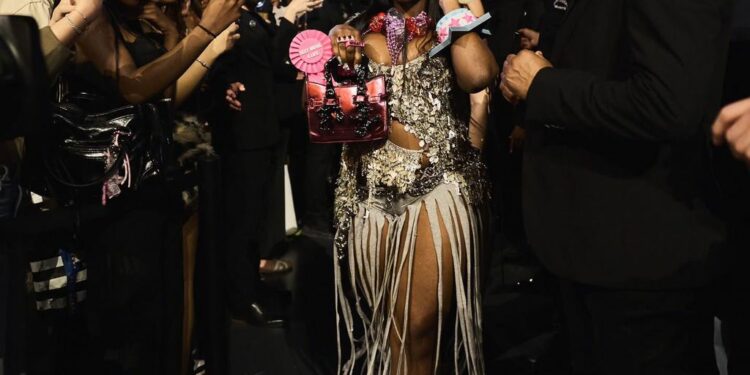 Les Flammes Awards 2026 : Theodora met le feu, le rap français sacre sa nouvelle reine