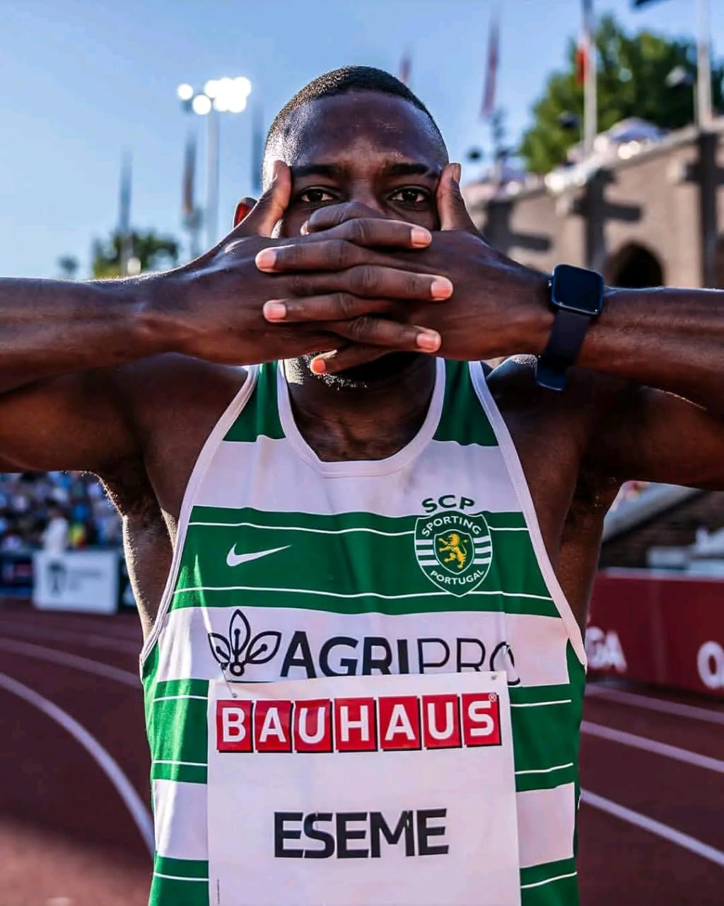 Athlétisme : de gardien de but à roi du sprint , l’ascension fulgurante d’Emmanuel Eseme