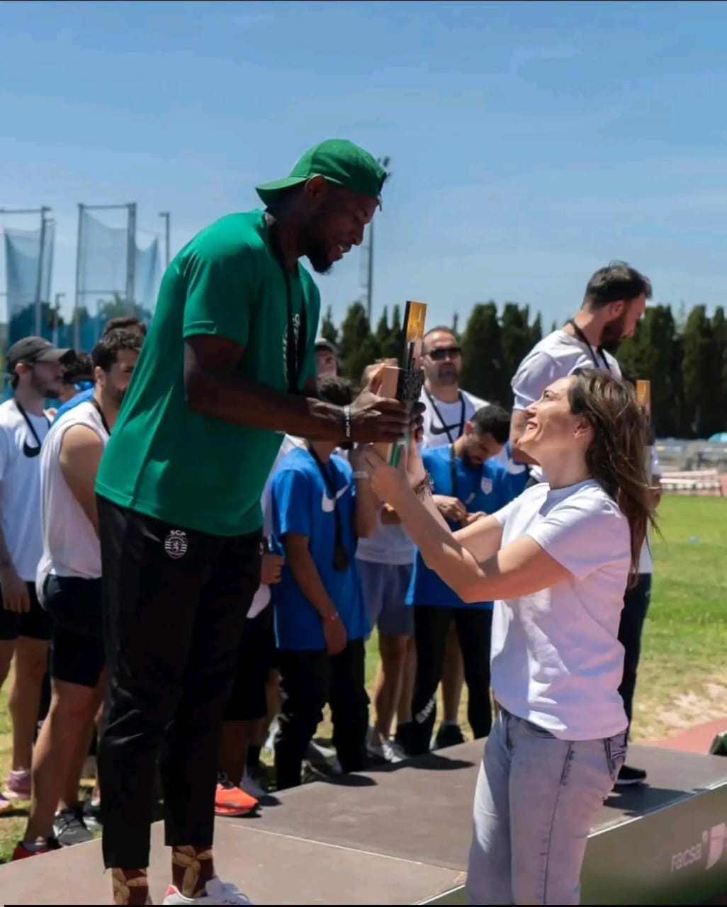 Athlétisme : de gardien de but à roi du sprint , l’ascension fulgurante d’Emmanuel Eseme