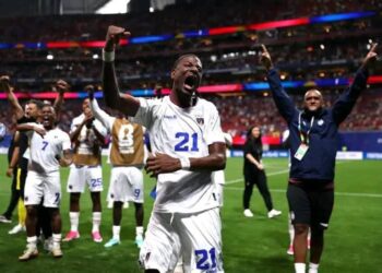 Premier Mondial, premier match, premier exploit : les Requins Bleus mordent l'Espagne