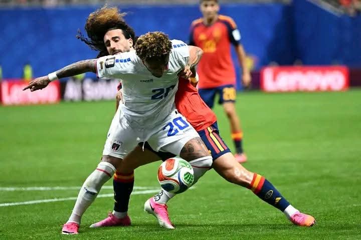 Premier Mondial, premier match, premier exploit : les Requins Bleus mordent l'Espagne