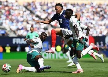 Mbappé assomme le Sénégal et propulse la France en tête du groupe I