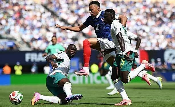 Mbappé assomme le Sénégal et propulse la France en tête du groupe I