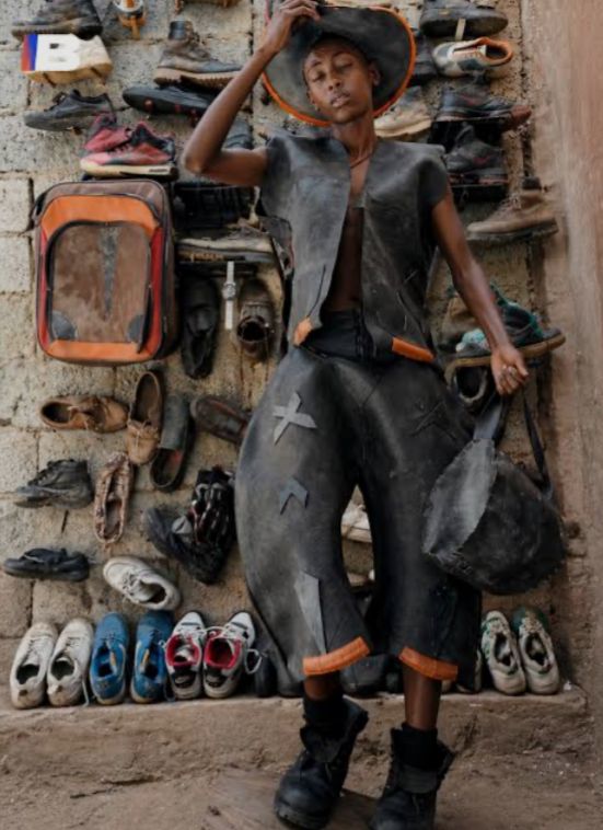 Découverte : Kalu Putik, 14 ans, réinvente la mode avec des déchets
