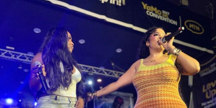 Musique : Blanche Bailly et la star gabonaise Emma'a dévoilent le remix de «Célibataire» en exclusivité 