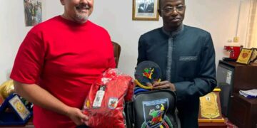 Beach-volley : la FECAVOLLEY rend un vibrant hommage à Jaime Beltrán après une mission déterminante au Cameroun