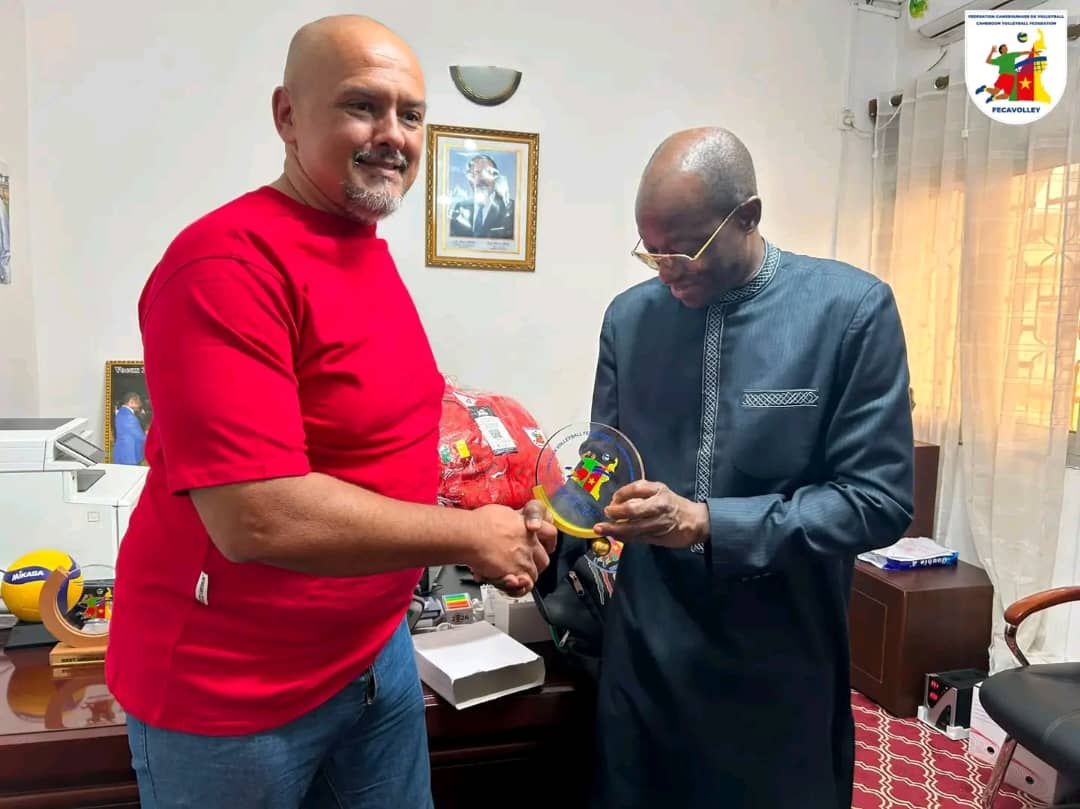 Beach-volley : la FECAVOLLEY rend un vibrant hommage à Jaime Beltrán après une mission déterminante au Cameroun
