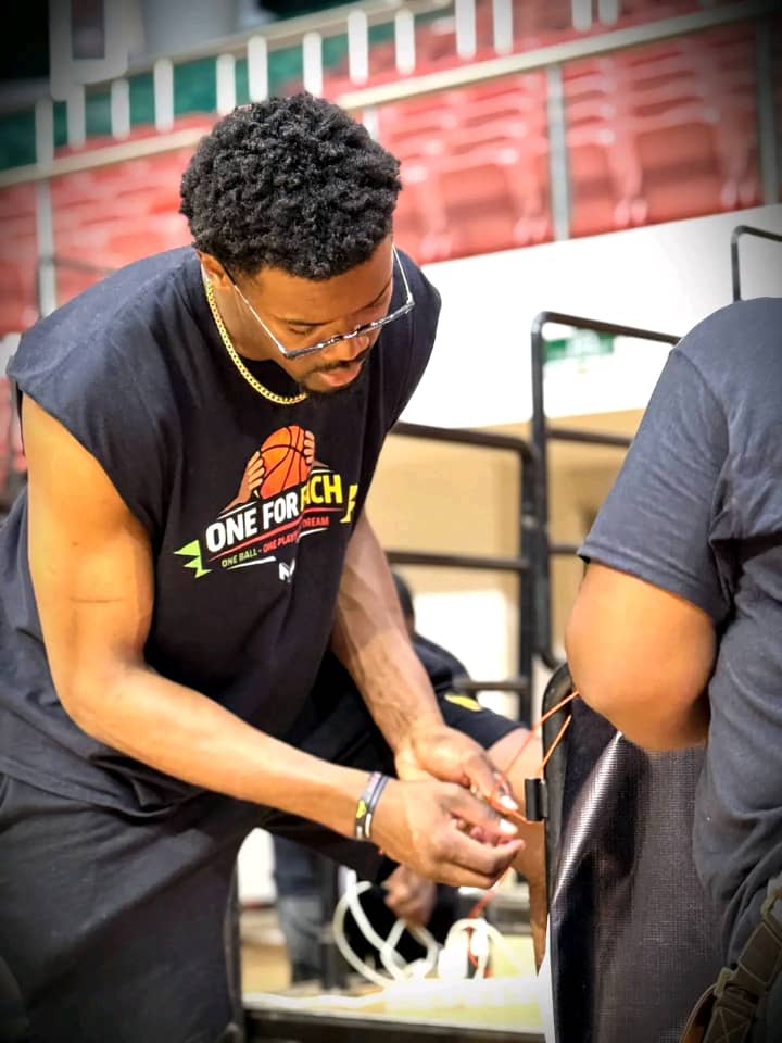 Basketball : Yves Missi transmet son expérience et inspire la nouvelle génération camerounaise