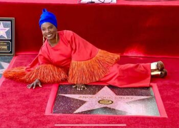 Distinction : Angélique Kidjo entre dans l’histoire d’Hollywood